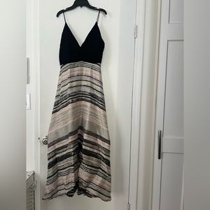 Badgley Mischka
Neutral Stripe Gown size 6